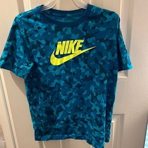 Nike tee